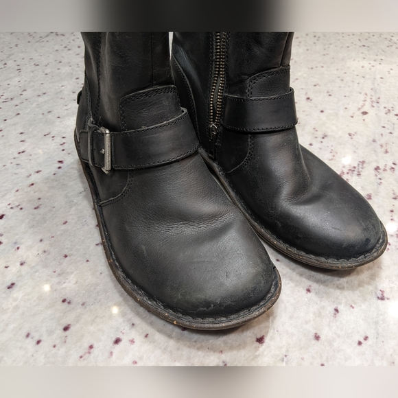 UGG Boots - Picture 5 of 6